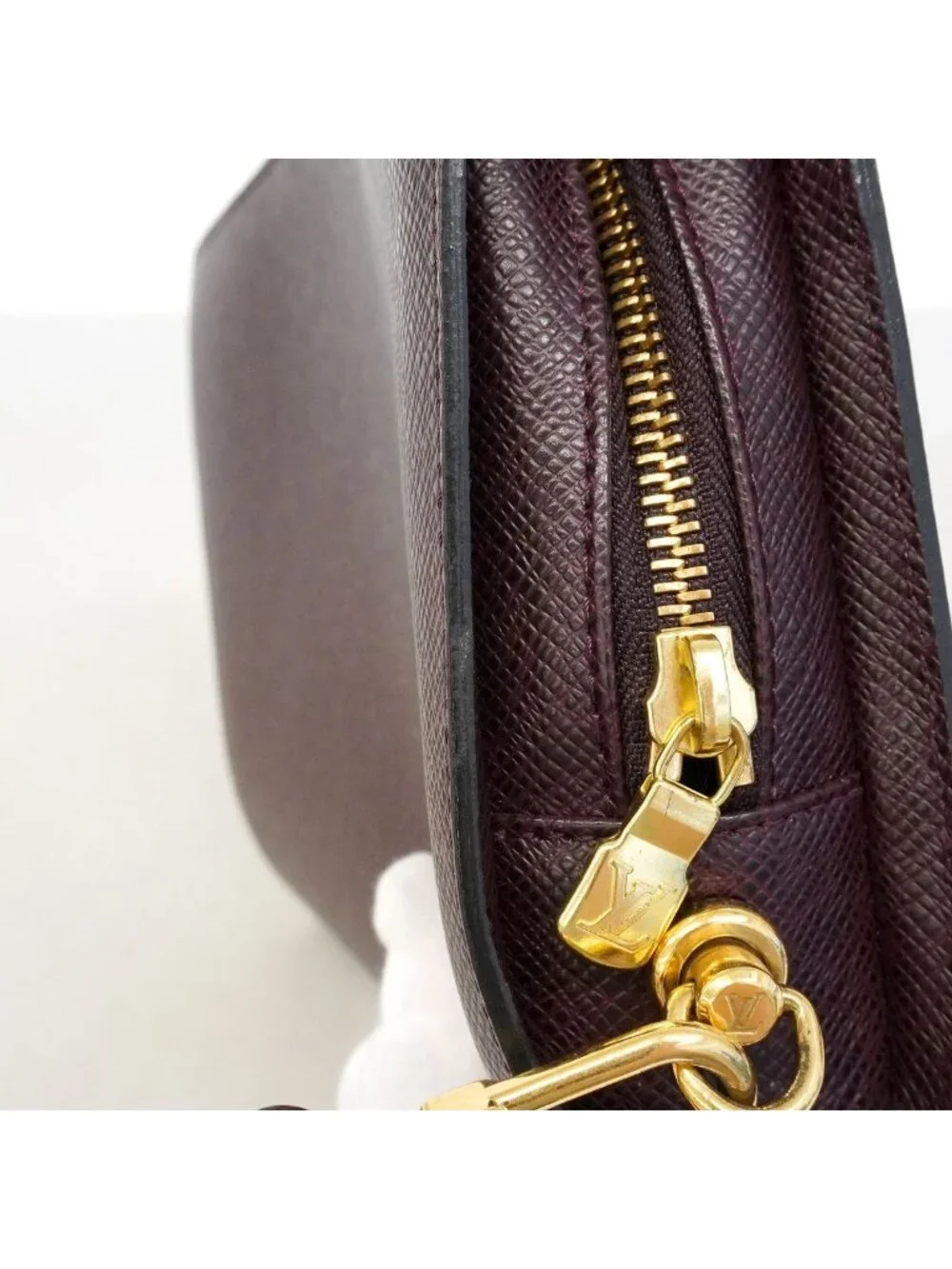 Louis Vuitton Clutch Taiga Baikal Acajou